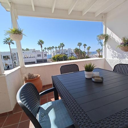 Apartamento Blue Coast Semeli By The Sea Paphos Exterior foto