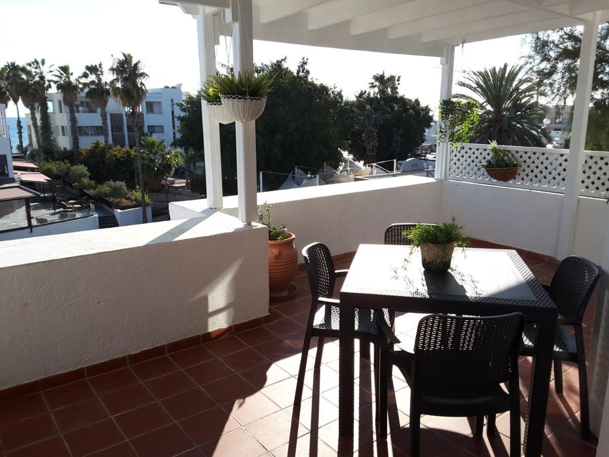 Apartamento Blue Coast Semeli By The Sea Paphos Exterior foto