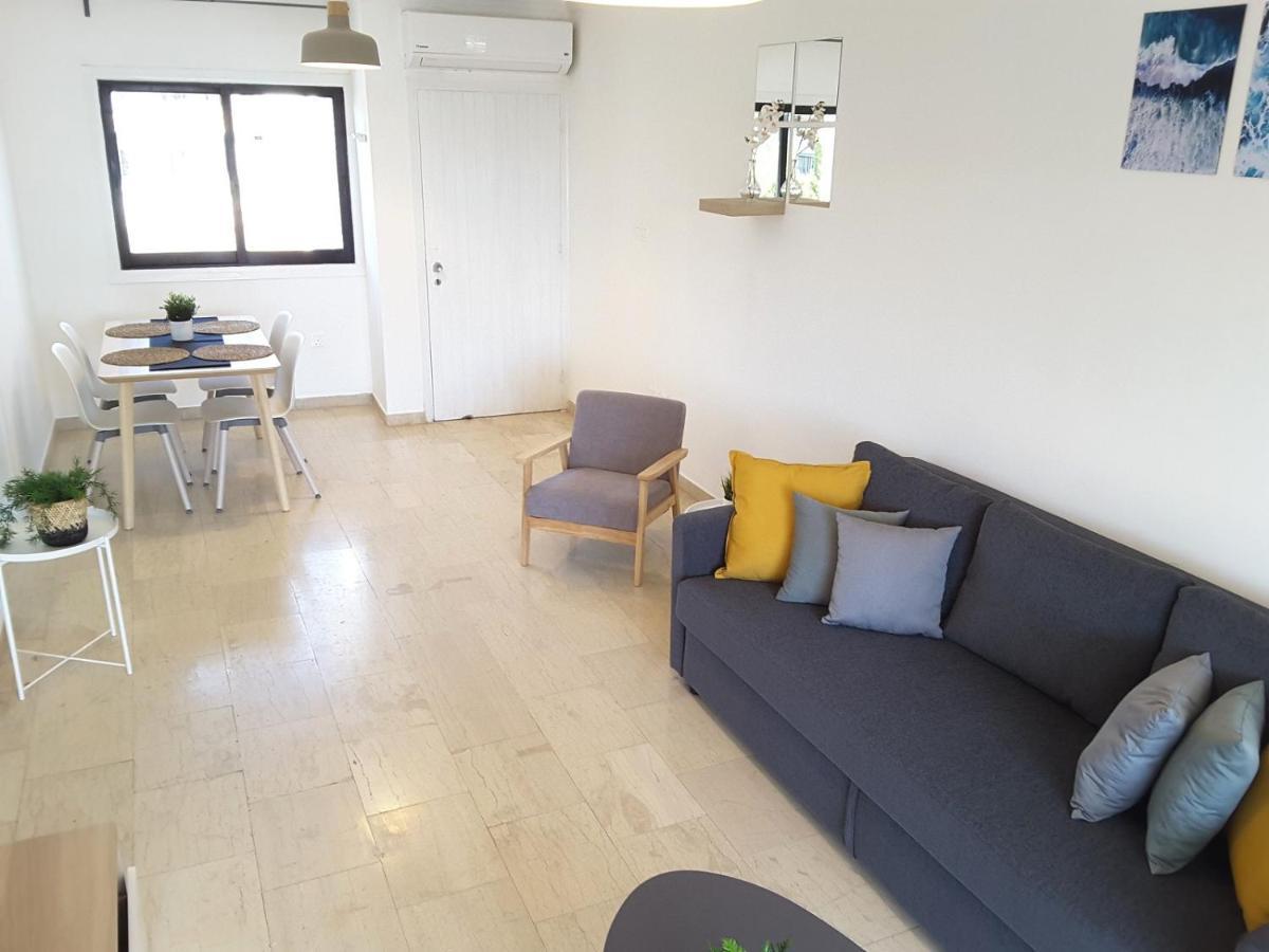 Apartamento Blue Coast Semeli By The Sea Paphos Exterior foto