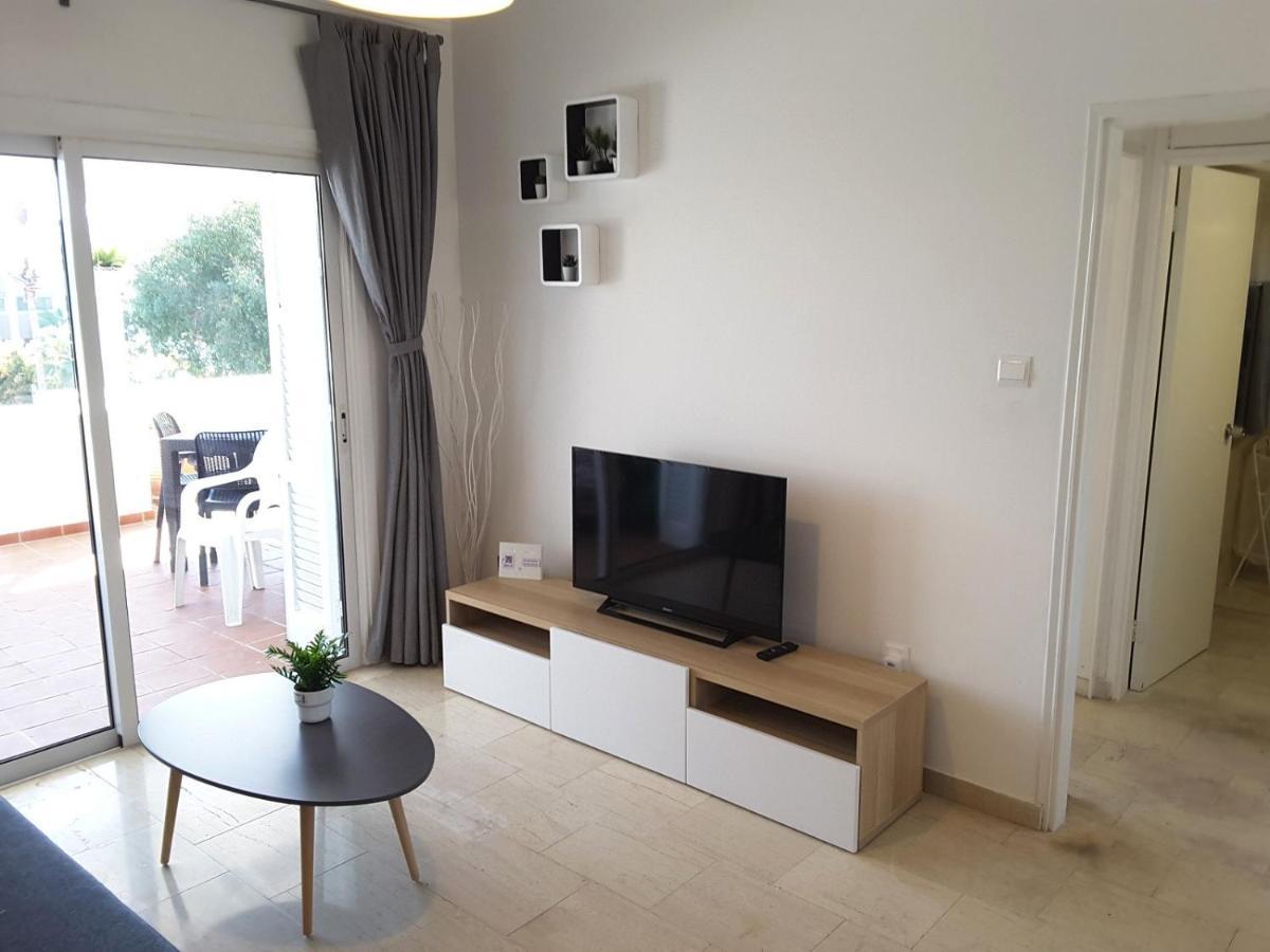 Apartamento Blue Coast Semeli By The Sea Paphos Exterior foto